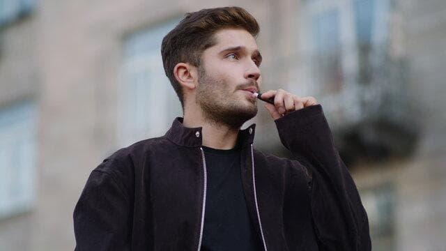 e sigara ekşi tadı hakkında güncel rehber, kullanıcı yorumları ve sağlık uyarıları